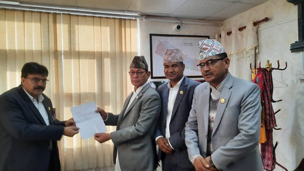 कर्णाली प्रदेश सरकारबाट एमाले बाहिरियो