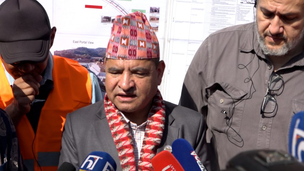 काममा कञ्जुँस्याई नगर्न निर्माण व्यवसायीलाई मन्त्री ज्वालाको आग्रह