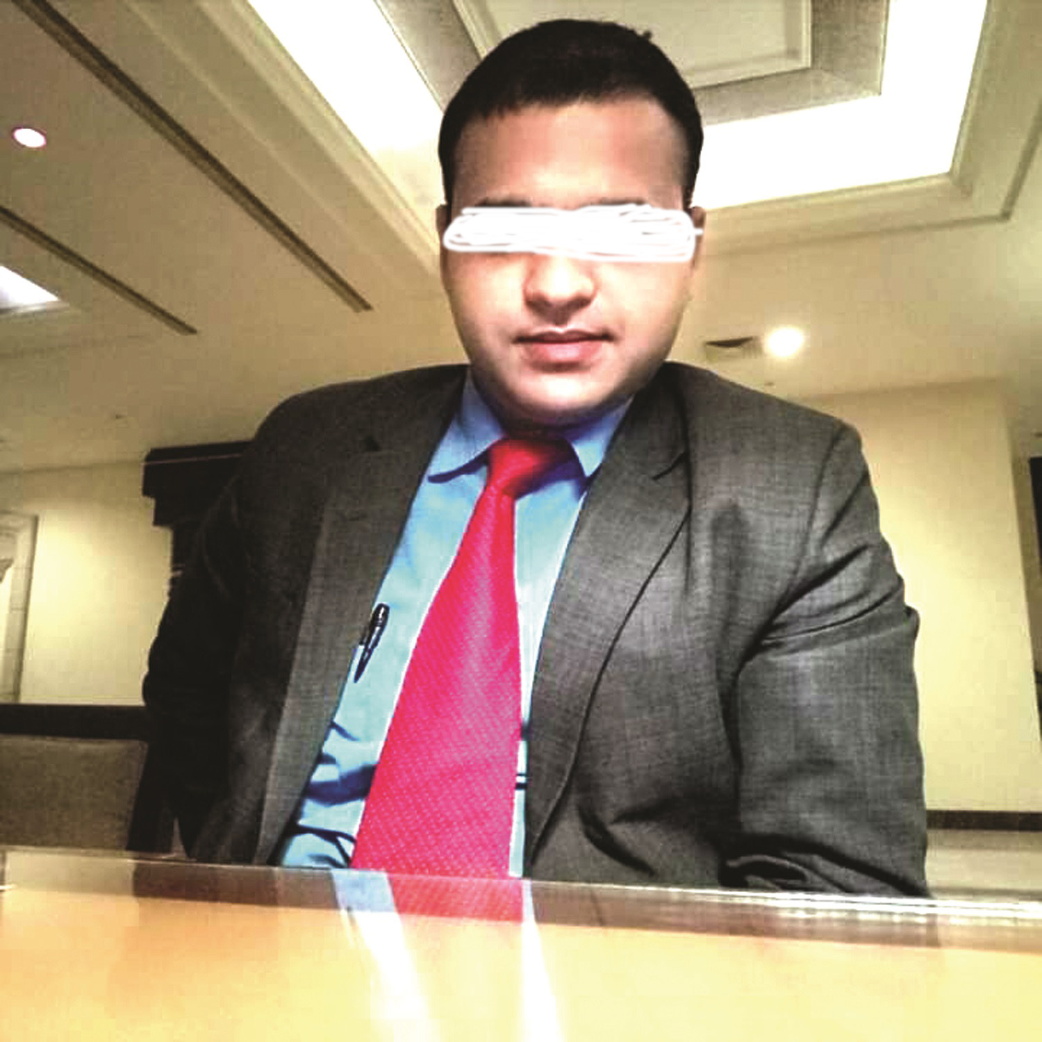 दमकका पूर्वमेयरका छोरामाथि लाखौं ठगेको आरोप