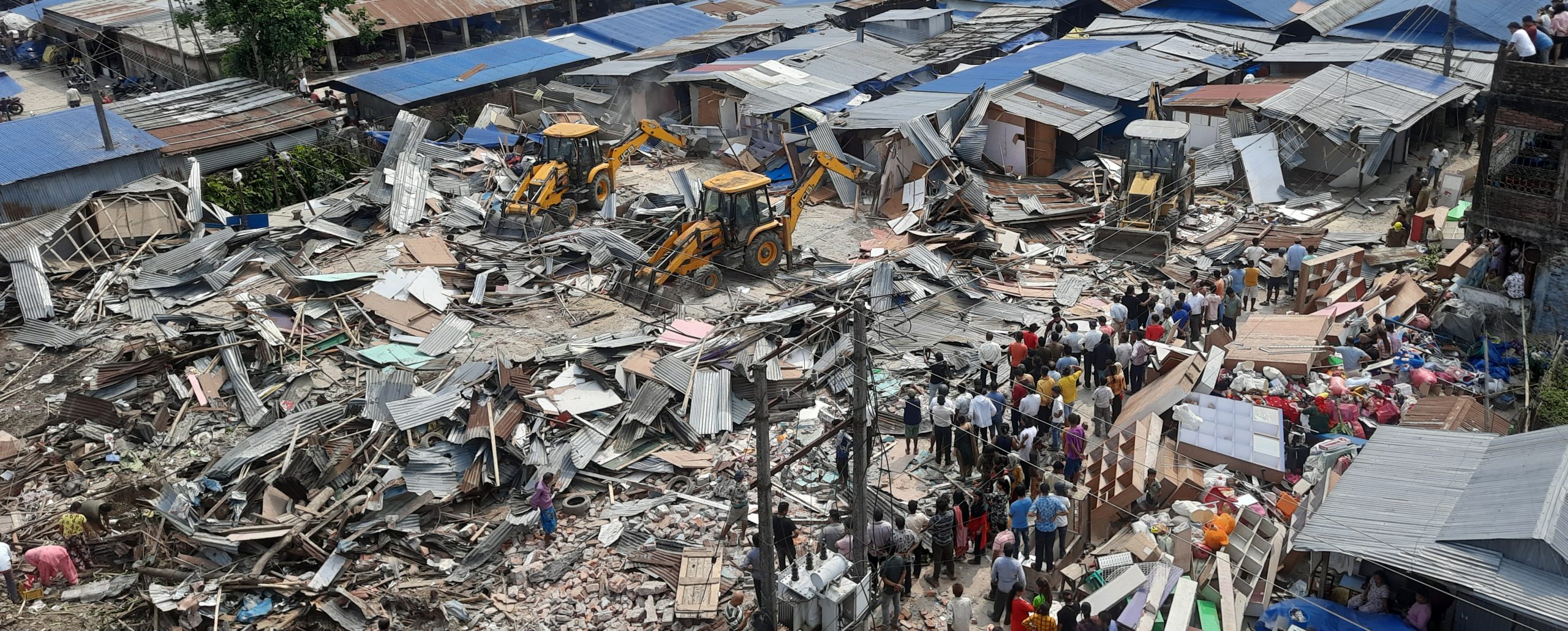 बिर्तामोडको अतिक्रमित क्षेत्रमा चल्यो डोजर