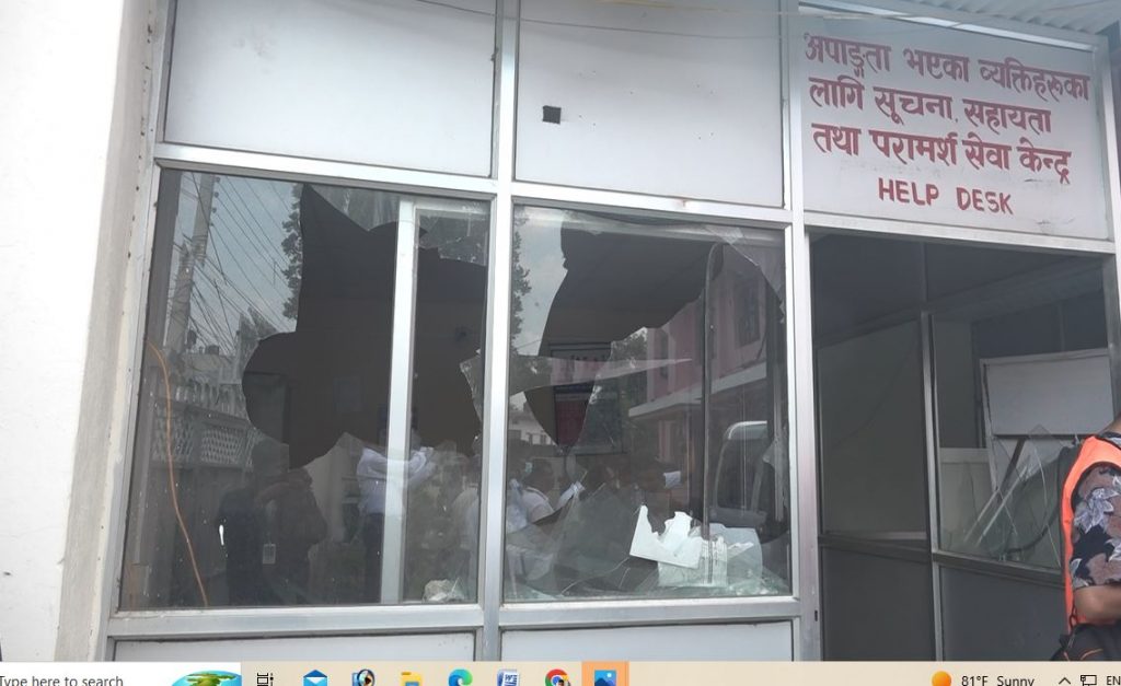 पहिचानवादीले नेतृत्व गरेको मन्त्रालयमै पहिचानवादीको ढुंगामुढा, स्वास्थ्य मन्त्रालयमा ३० लाख बढीको क्षति