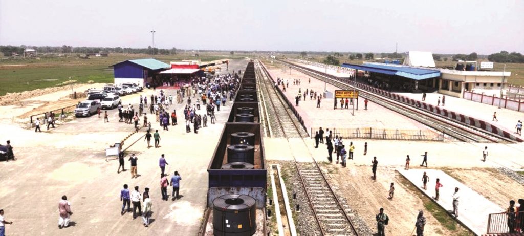 व्यवस्थापन सम्बन्धी अन्यौल हुँदा कार्गो रेल फर्किएन