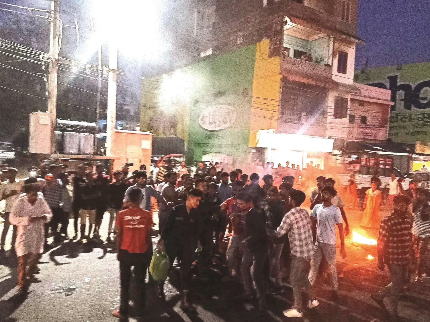 पीडितहरु मसाल लिएर सडकमा