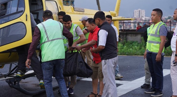 हेलिकप्टर दुर्घटनामा मृत्यु भएकाहरुको शव काठमाडौं लगियो