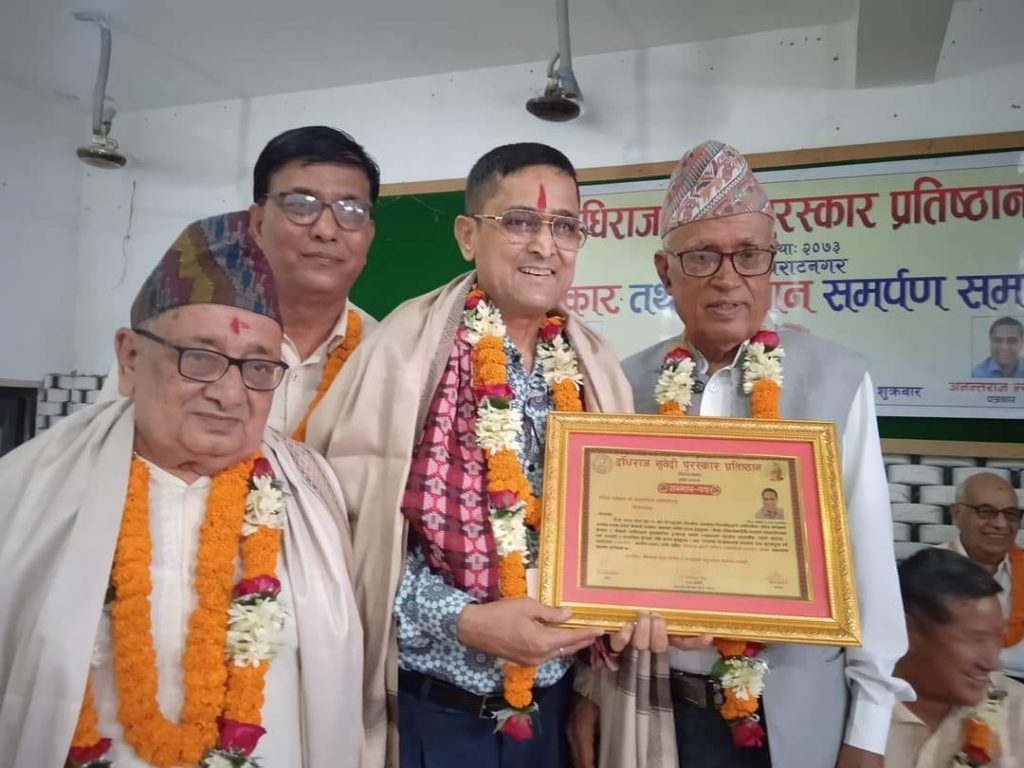 पत्रकार न्यौपाने र कथाकार रेग्मी पुरस्कृत