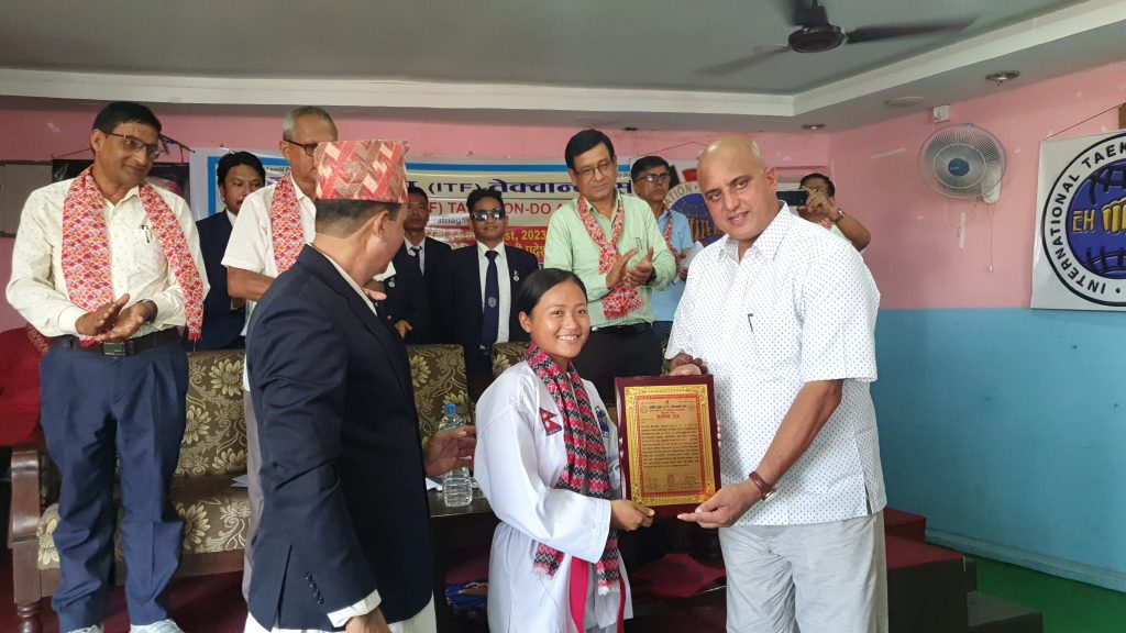 पदक जित्ने तेक्वान्दो खेलाडीलाई सम्मान