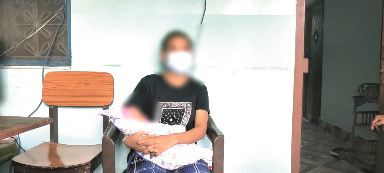 एकल आमाको चिन्ता समाजको डरले घर फर्किन सकस