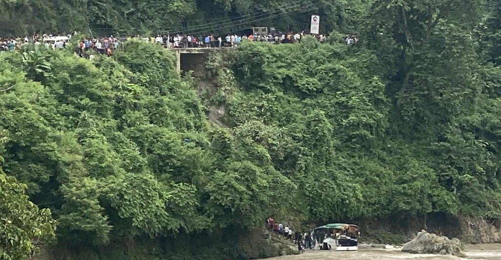 धादिङमा बस दुर्घटना हुँदा ८ जनाको मृत्यु