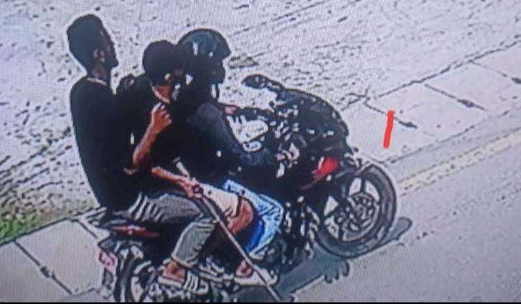 विराटनगरमा ब्यूँतिदैछ ‘गुण्डाराज’ : दिनदहाडै तरबार प्रहार गर्नेहरू खुलेआम बाइकमा भाग्दा प्रहरी सुइँकोविहीन