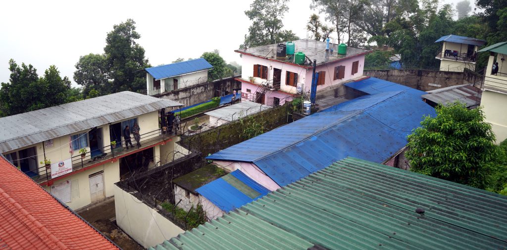 कारागारमा दुई कैदीको मृत्यु प्रकरण : ९ कैदी प्रहरीको नियन्त्रणमा