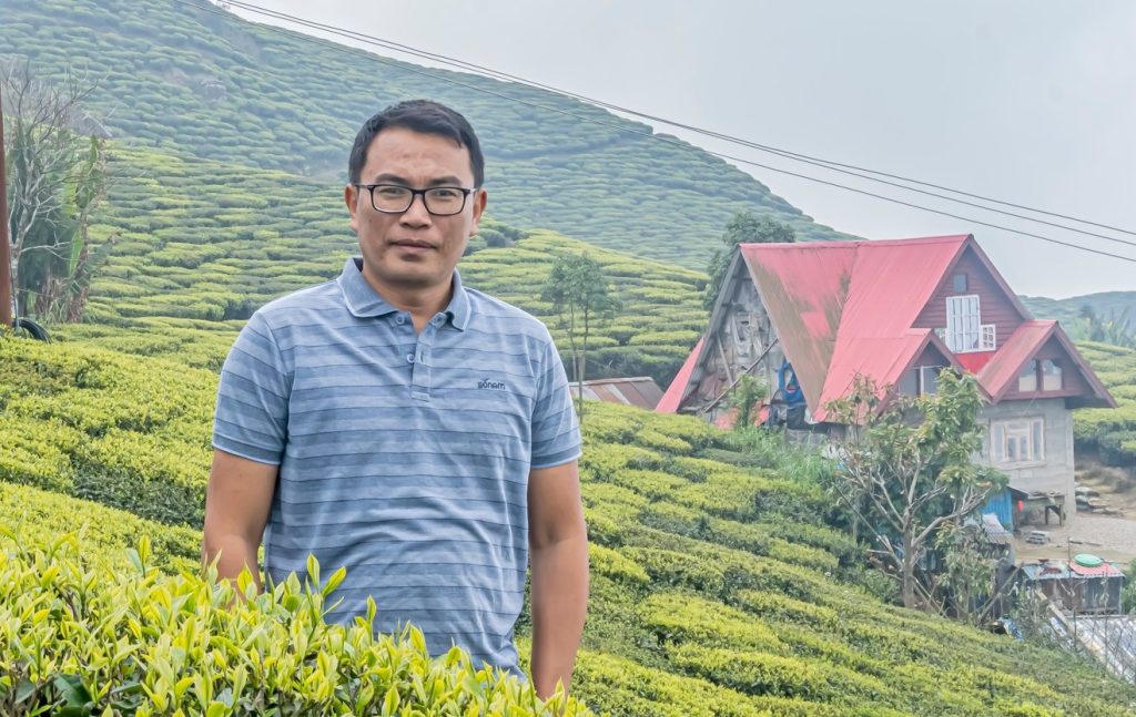 लोकगायक सन्तोष योञ्जनको नयाँ पूर्वेली गीत ‘माछीमा काँडे नि हौ खुकुरी’