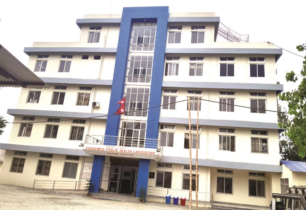 सरकारी प्रयोगशालामा स्वास्थ्य बिमा नचल्दा मारमा बिरामी