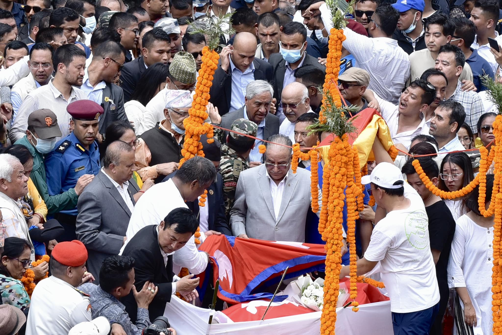 राजकीय सम्मानका साथ पशुपतिमा गरियो नेम्वाङको अन्त्येष्टि