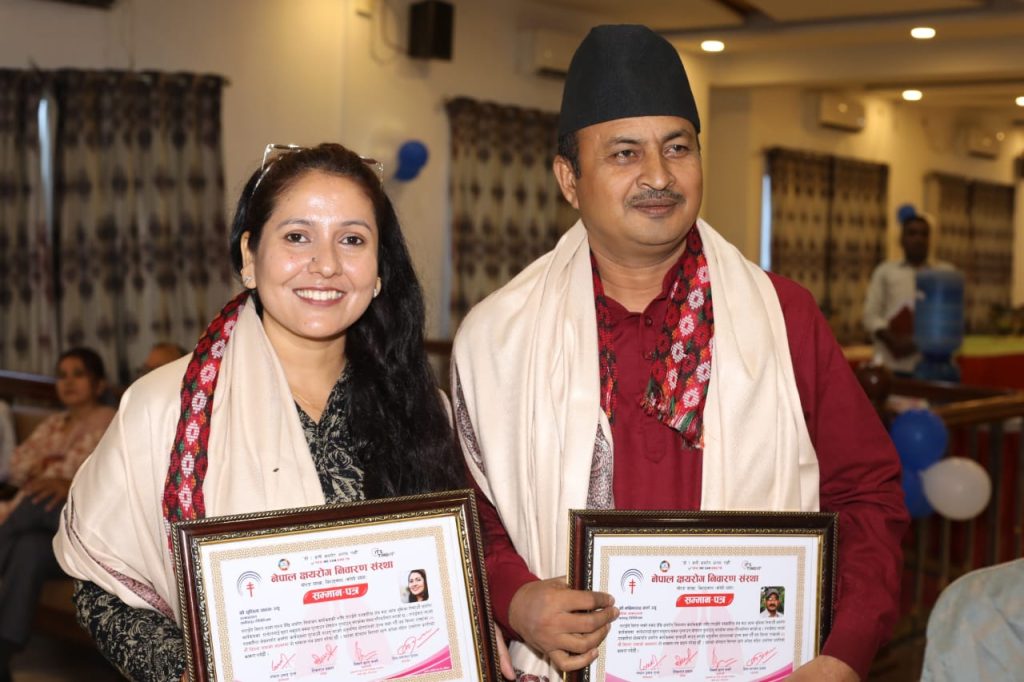 दुई पत्रकारलाई सम्मान