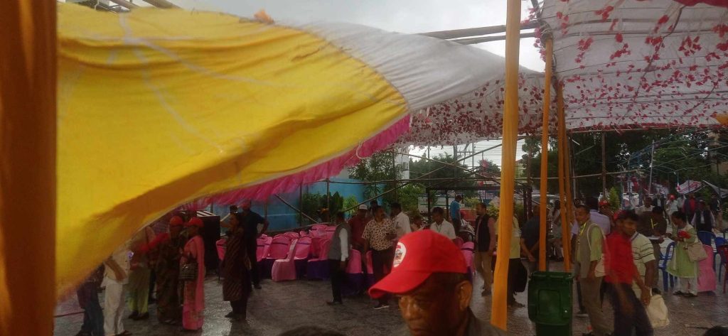 एमाले कोशी प्रदेश अधिवेशन हावाहुरी र वर्षाले प्रभावित