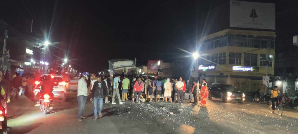 विराटनगरस्थित बरगाछीको शालिकमा ट्रक ठोक्किँदा एक जना गम्भीर घाइते