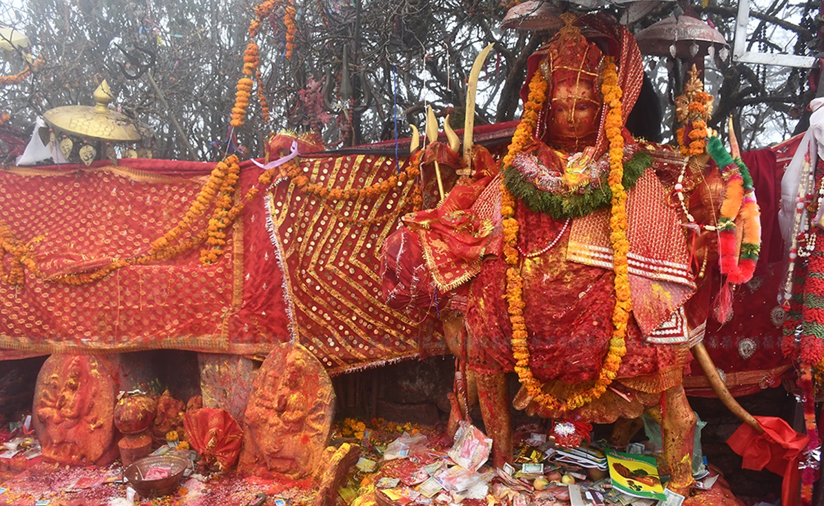 नवरात्रसँगै पाथिभरामा दर्शनार्थीको घुइँचो