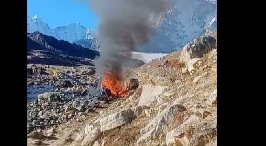 मनाङ एयरको हेलिकप्टर सोलुखुम्बुमा दुर्घटना, पाइलट घाईते