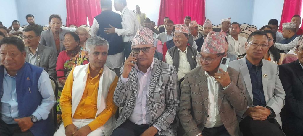 कार्कीलाई मुख्यमन्त्री नियुक्त गर्न माग गर्दै प्रदेशसभाका ४७ सदस्य प्रदेश प्रमुखको कार्यालयमा