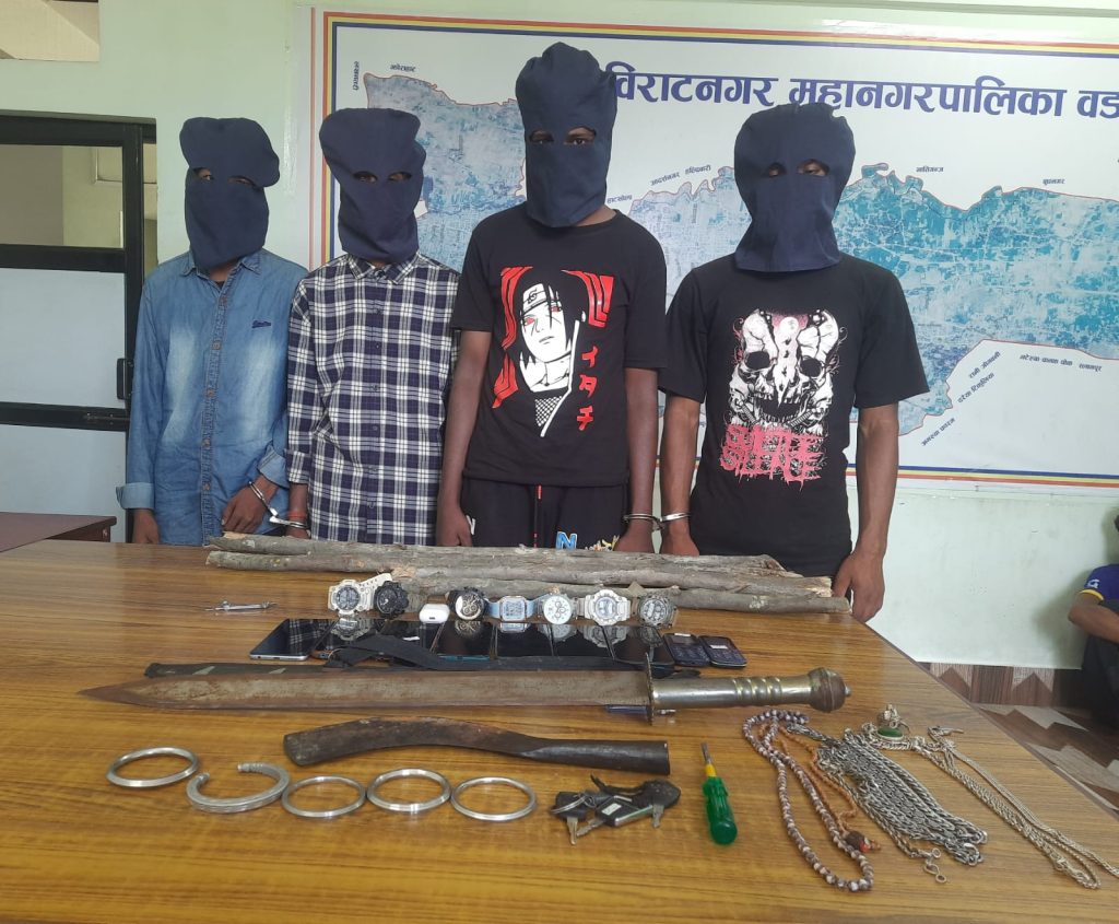 ग्याङ फाइट गर्न हिँडेका युवाको समूह विराटनगरबाट तरबारसहित पक्राउ