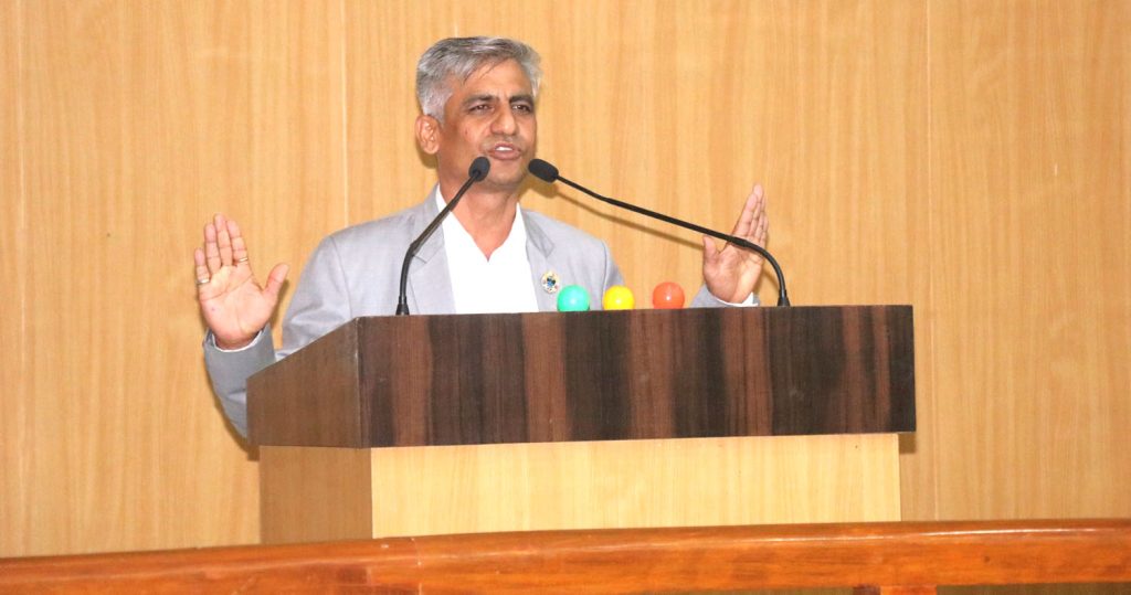 विपक्षी सांसदलाई मुख्यमन्त्री कार्कीको जवाफ : ‘तपाईँको क्षेत्रको बजेट काटेर हेवा खोलामा हालें’