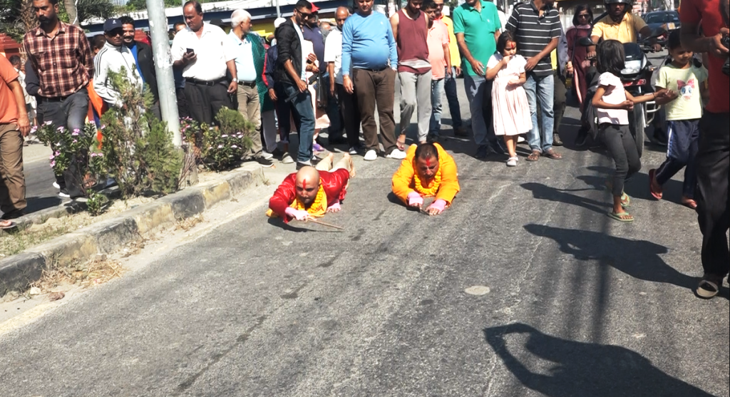 हिन्दु राष्ट्रको माग गर्दै घस्रिए कांग्रेसका सांसद पराजुली