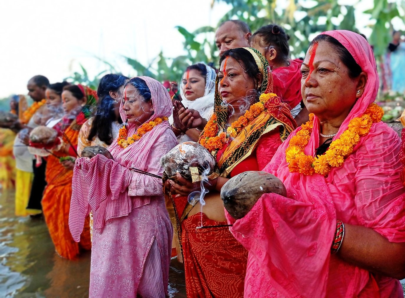 उदाउँदो सूर्यलाई अर्घ्य दिएसँगै सकियो छठ