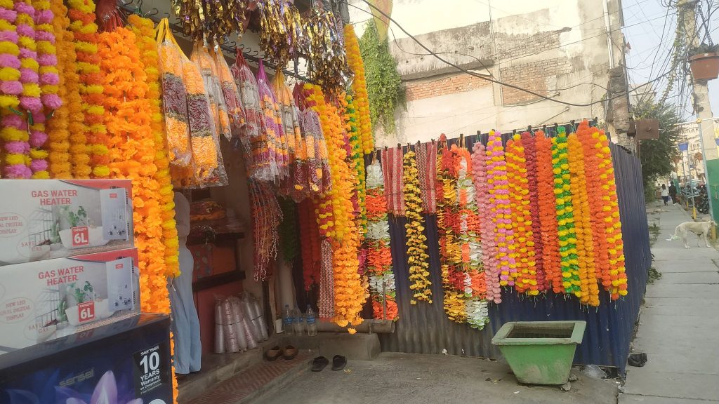 विराटनगरमा भारतीय फूलको फस्टाउँदो व्यापार