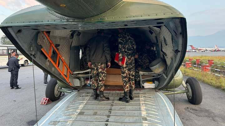 १६ जना चिकित्सक र उपचारका सामग्रीसहित प्रधानमन्त्री प्रचण्ड भूकम्प प्रभावित क्षेत्रमा