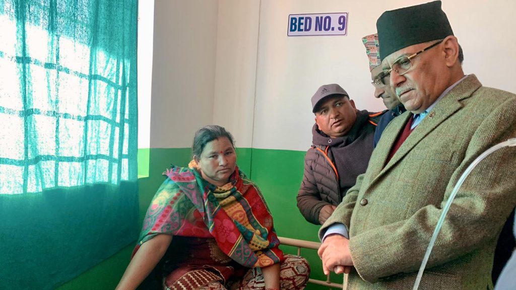 आफूले चढेको हेलिकप्टर उद्धारमा छोडेर काठमाडौं फर्कदै प्रधानमन्त्री प्रचण्ड