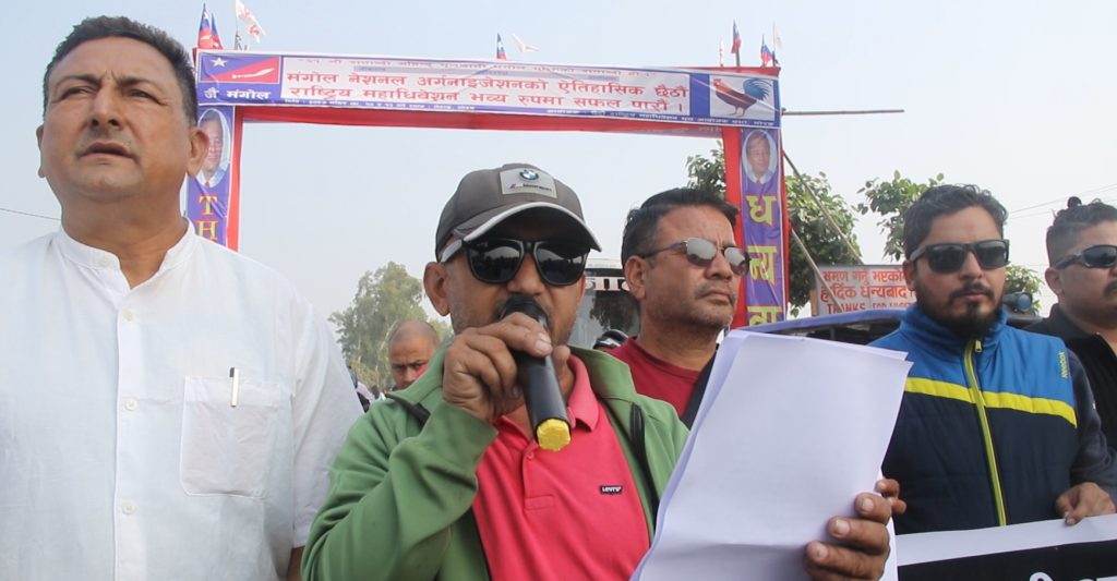 उर्लाबारी आगलागीका घाइतेलाई थप उपचारको माग गर्दै चक्काजाम