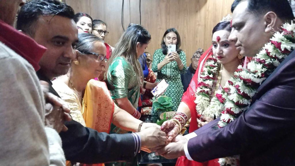 सासु र जेठाजुले कन्यादान गरेर बुहारीको विवाह