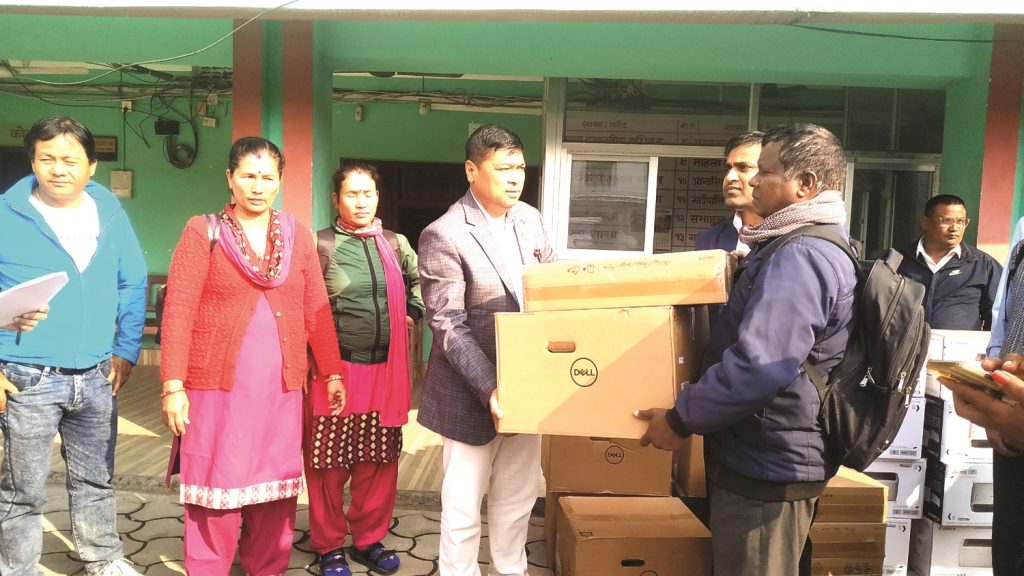 कटहरीको विद्यालयलाई प्रविधीसँग जोड्दै पालिका