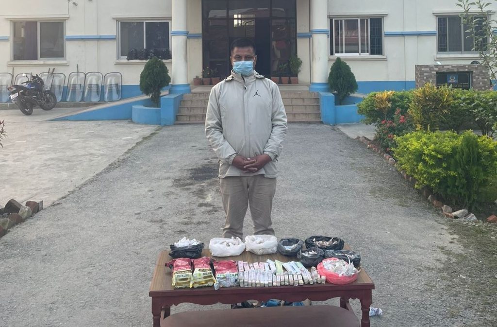 अन्तःशुल्कको स्टिकरसहित मोरङको कर्सियादेखि व्यापारी पक्राउ