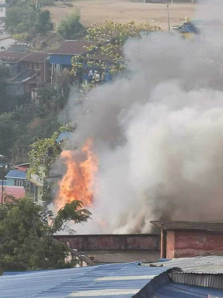 इलाम अस्पतालको क्वार्टरमा आगलागी