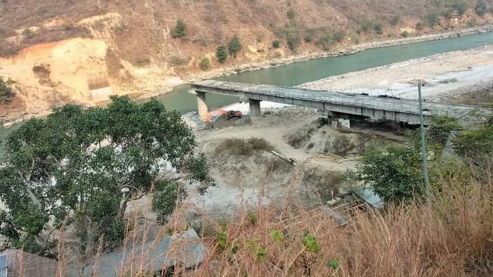 १२ वर्षमा पनि बनेन तमोरको पुल