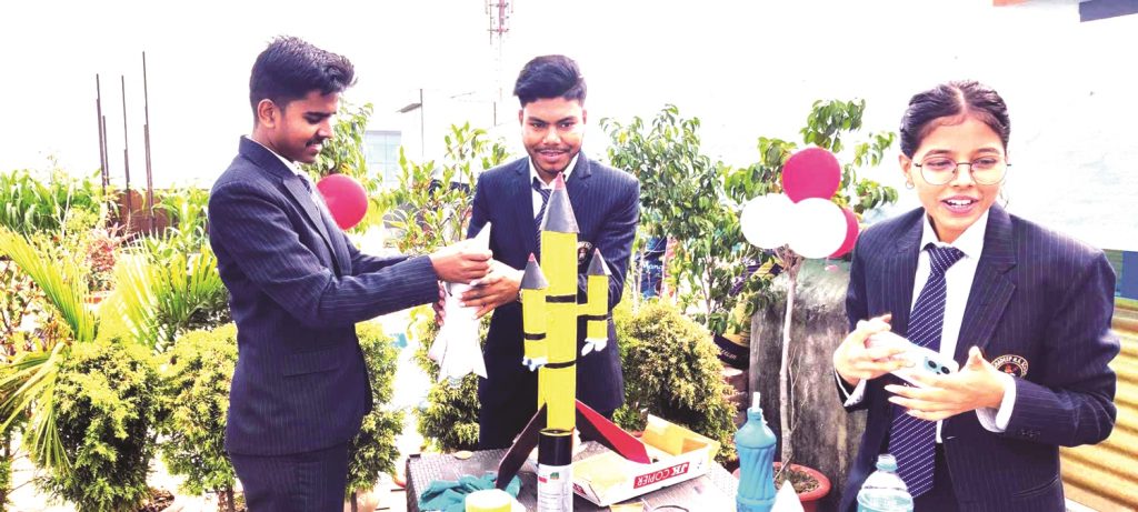 शिक्षादीपका विद्यार्थीले बनाए ‘पानी रकेट’