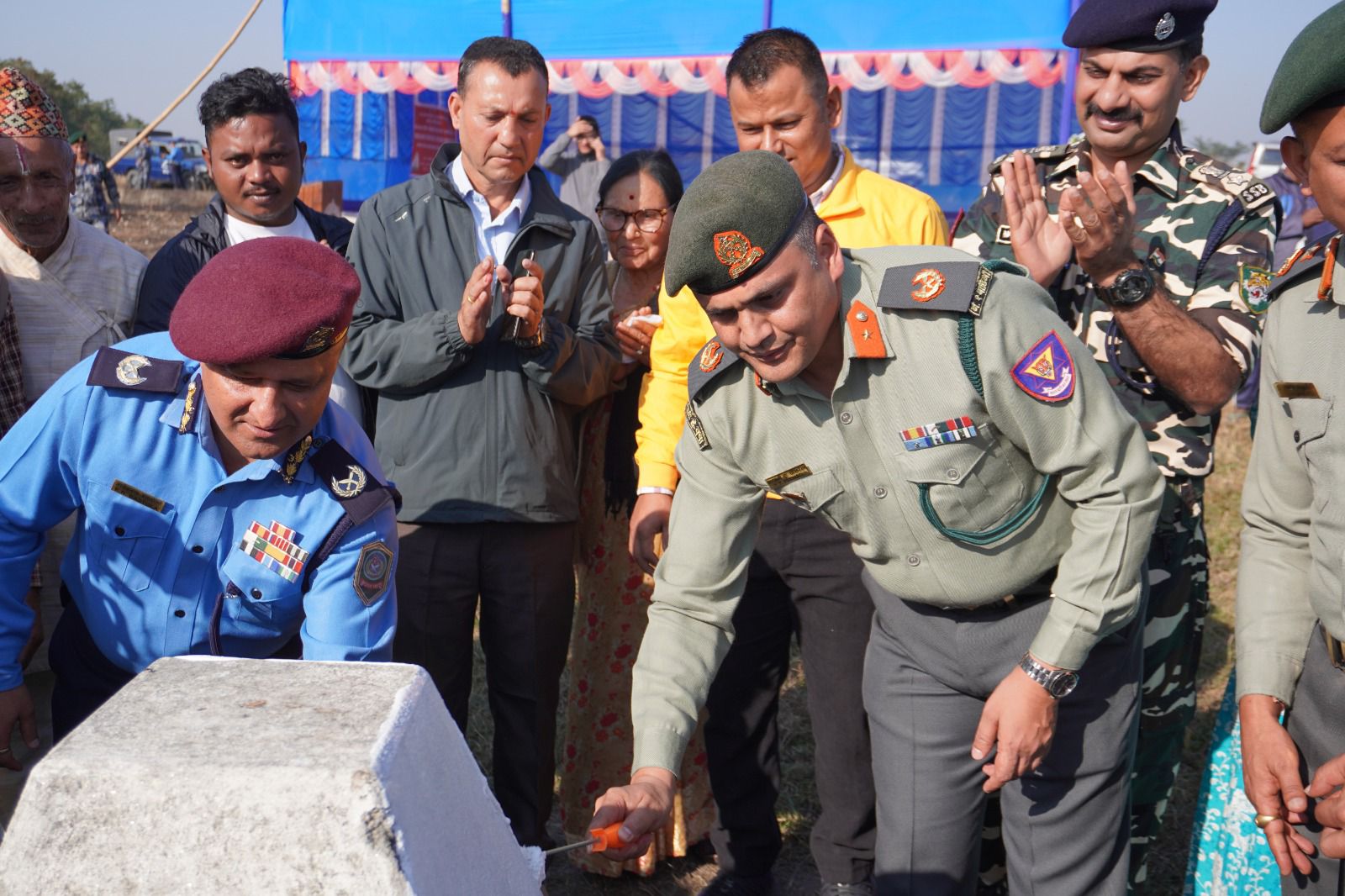 कोशीका ४८४ सीमास्तम्भको मर्मत र रंगरोगन