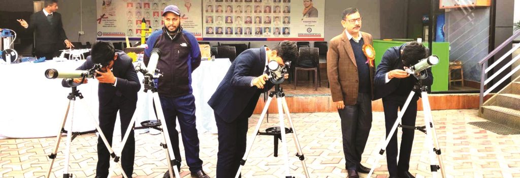 रकेट बनाउँदै सकियोे शिक्षादिपको कार्यशाला