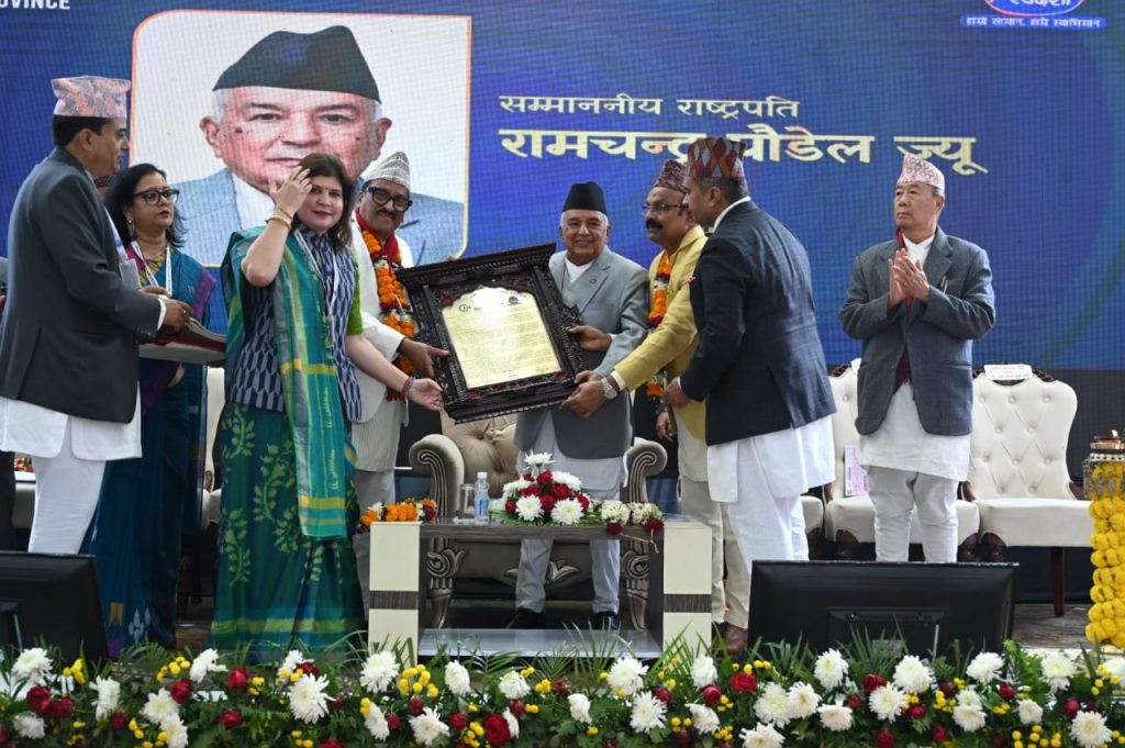 गनगने उद्योगीका बेढंगका कार्यक्रम