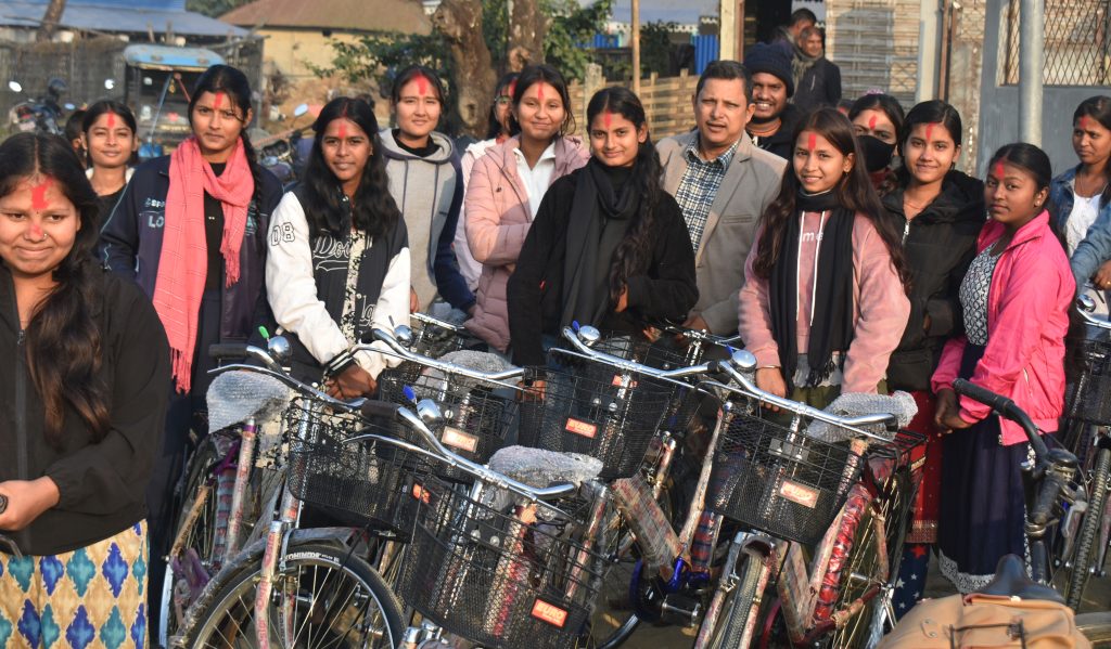 छात्राहरुलाई साइकल वितरण