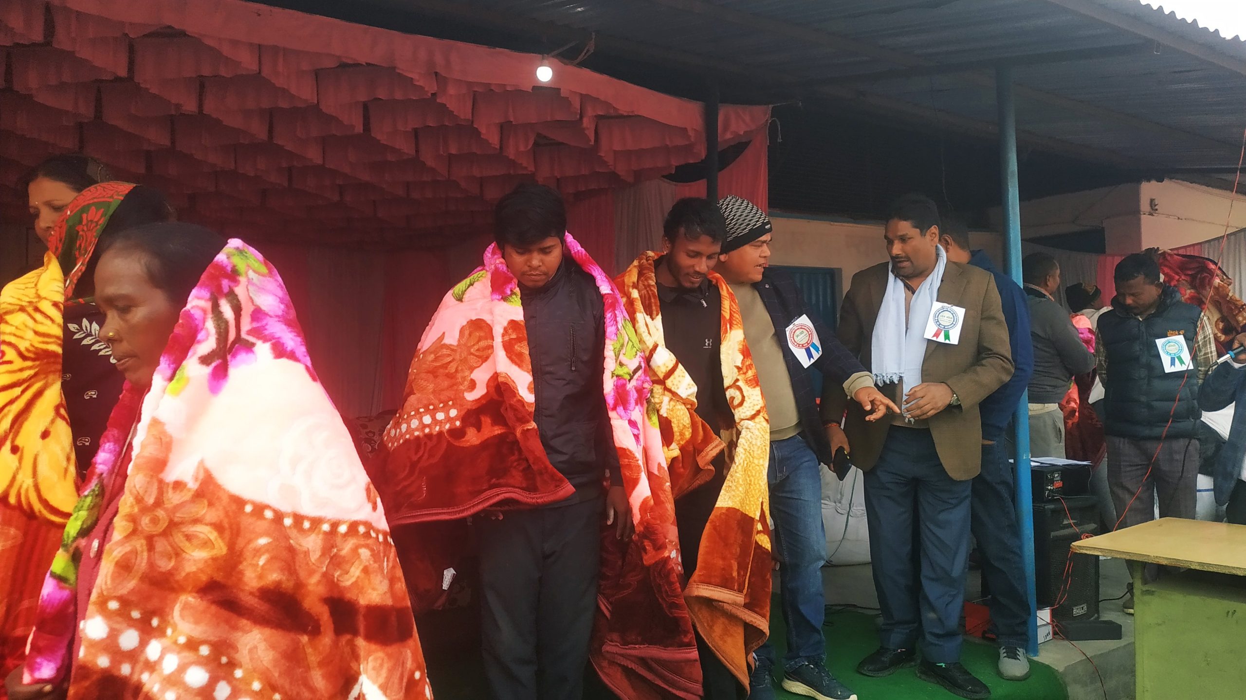 चिसोबाट बच्न धनपालथान ब्ल्याङ्केट वितरण