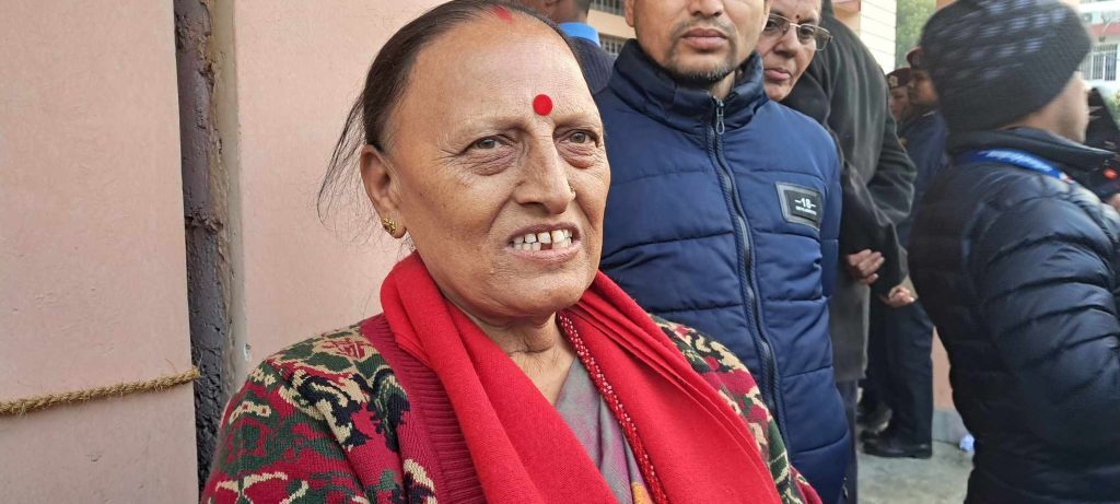 गठबन्धनको उम्मेदवार हराउँदै एमालेकी कोइराला विजयी