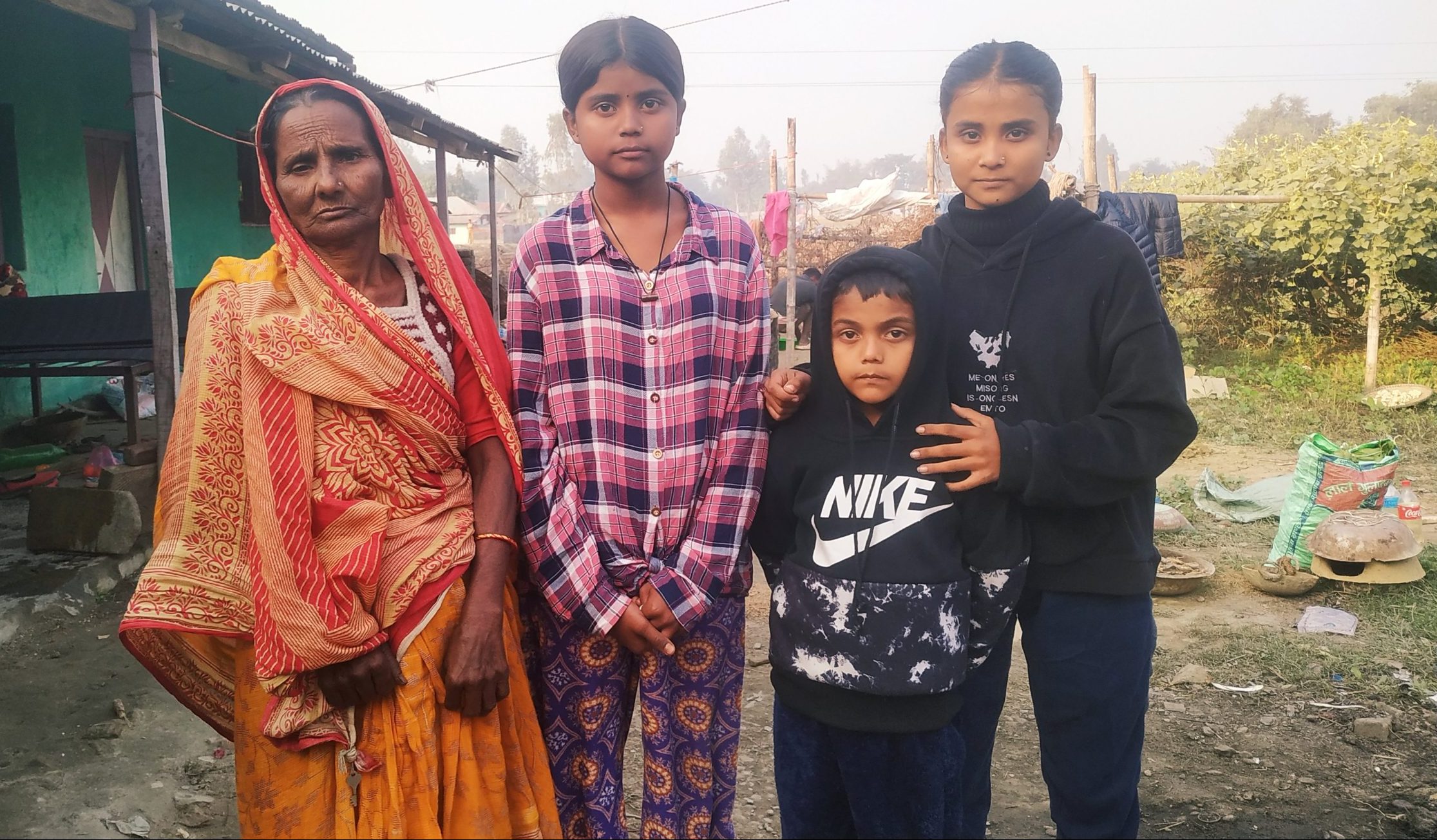 अभावसँग जुध्दै अभिभावक गुमाएका तीन बालबालिका