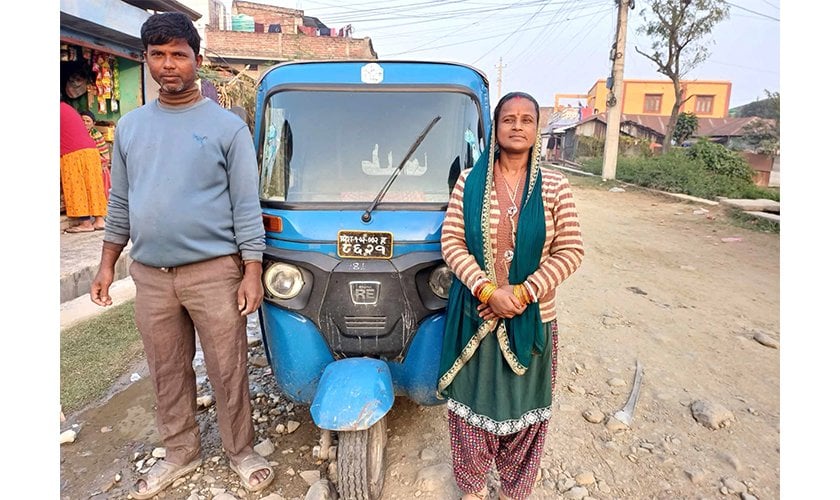 रिक्सा चलाएर चलेको  रामवतीदेवीको परिवार