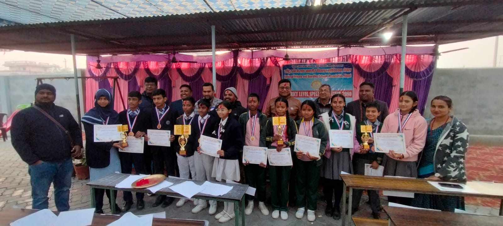 अंग्रेजी हिज्जे प्रतियोगिताको उपाधि मनोकामना स्कुललाई