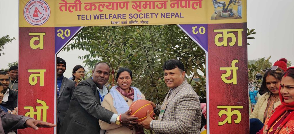  वनभोजमा रमाए तेली कल्याणका सदस्यहरु