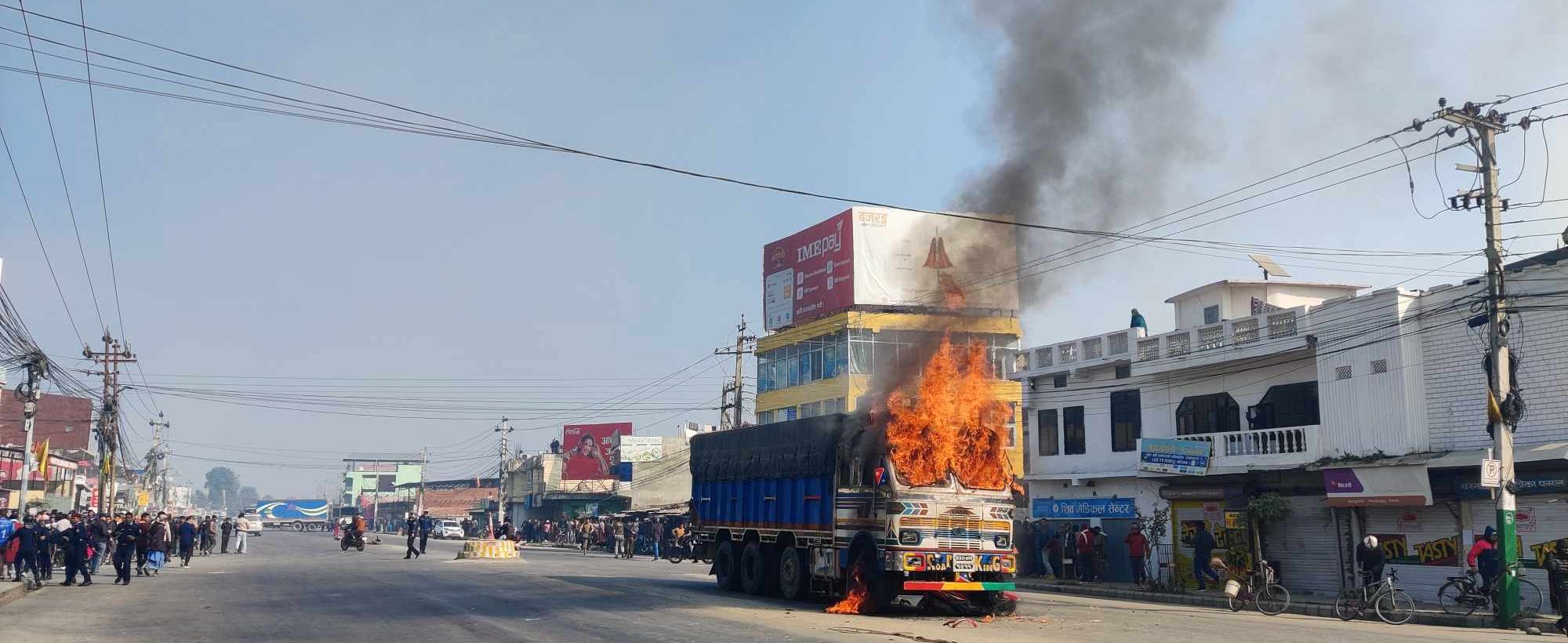 विराटनगरस्थित बरगाछिमा सवारी दुर्घटना, एककाे मृत्यु, स्थिति तनावग्रस्त
