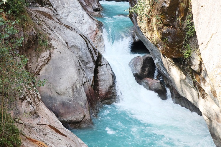 बरुण नदीबाट विद्युत उत्पादन नगर्न स्थानीयको माग