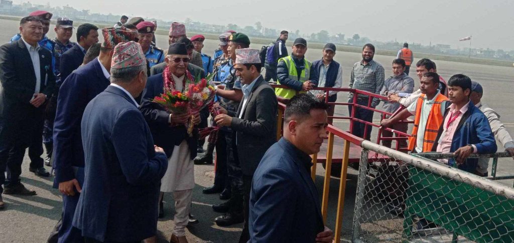 अध्यक्ष ओलीले भने, ‘एमाले सरकार फेर्ने खेलमा छैन’